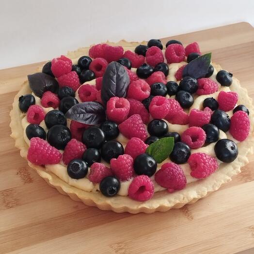 Tarta de frutos rojos con caramelo de chocolate, nueces caramelizadas, crema pastelera y frutos rojos, diametro 22