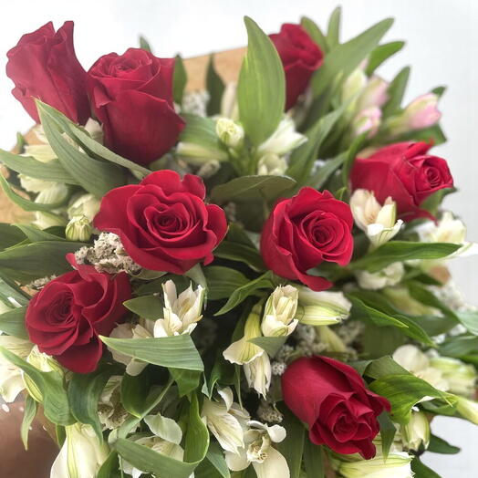 Bouquet de roses et d'alstroemères