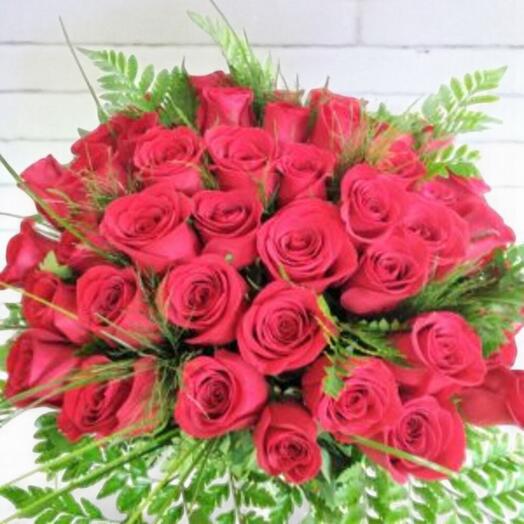 Ramo de 36 Rosas Rojas – Elegancia y Pasion en un Bouquet de Ensueno