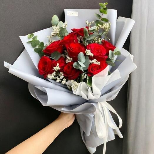 Ramo Deluxe 25 Rosas Rojas con Eucalipto y Paniculata