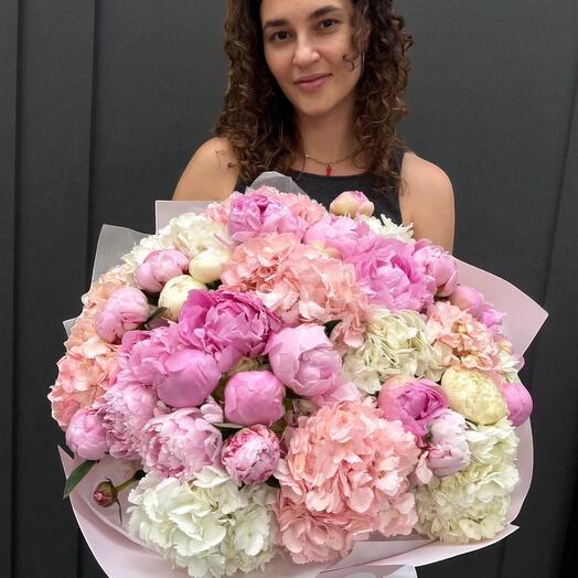 XXL bouquet of peonies and hydrangeas in shades of pink and white – Romantic luxury bouquet