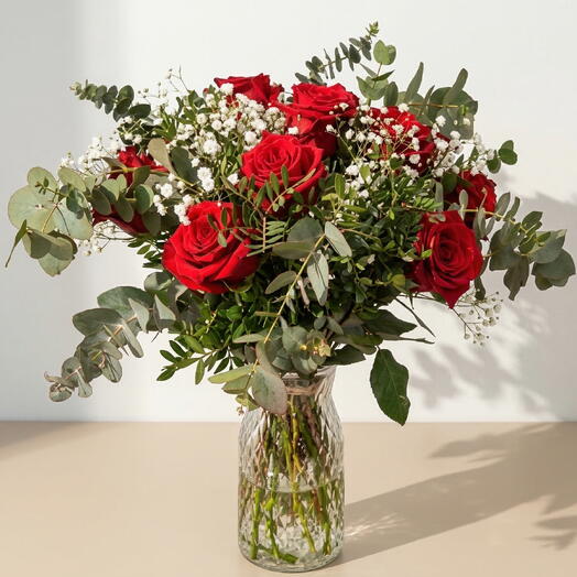 Rosalyn Bouquet 10 – Bouquet of 10 red roses with eucalyptus and baby's breath