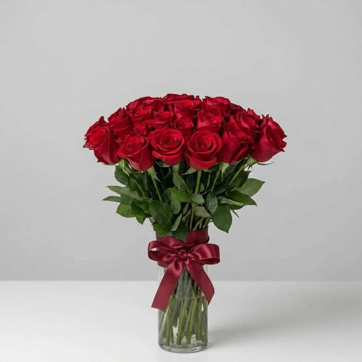 Jarron con 35 rosas rojas