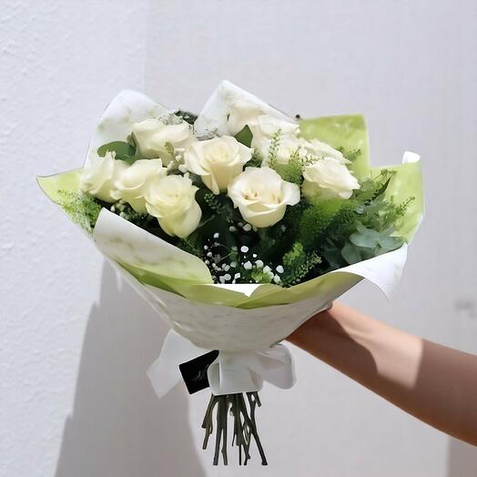 Ramo de 12 Rosas Blancas Tallo Largo