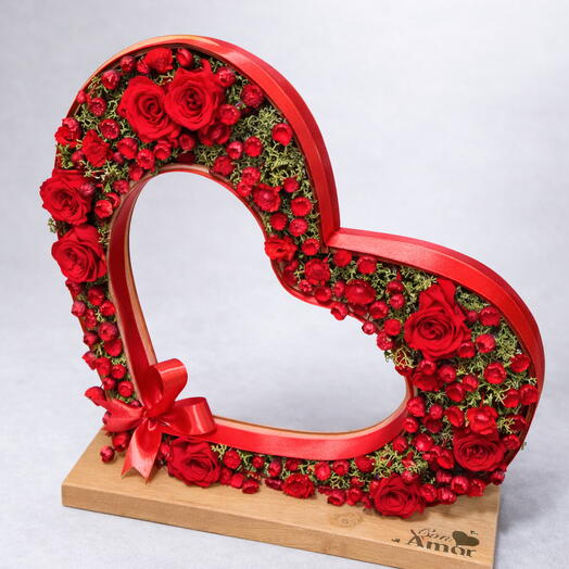 Сердце из стабилизированных красных роз