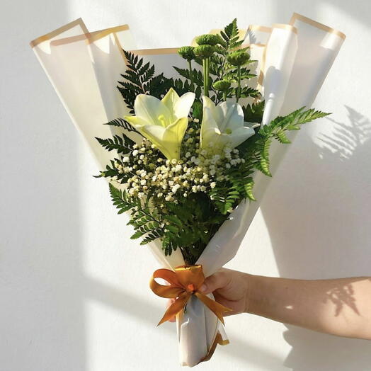 Ramo Armonia con Lilium Blanco y Margaritas Verdes