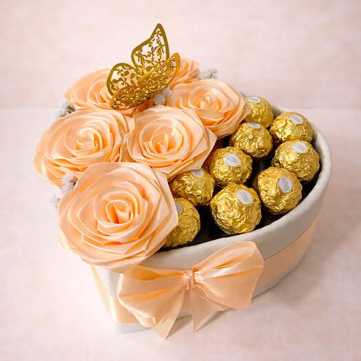 Caja corazon con rosas eternas y Ferrero Rocher - regalo perfecto para colegas, amigas, madres