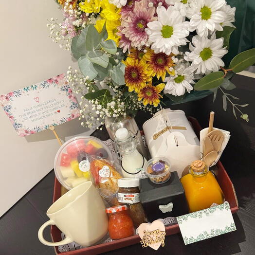 Desayuno con ramo de flores