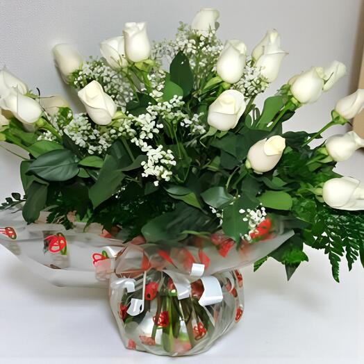 Ramo de 24 Rosas Blancas con Paniculata – Elegancia y Pureza