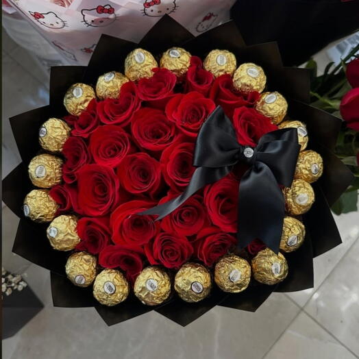 Ramo con 25 rosas y Ferreros