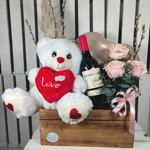 Caja romantica con 3 rosas rosadas, vino tinto y peluche