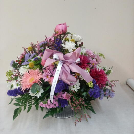 Arreglo Floral Romantico en Canasta Rosa