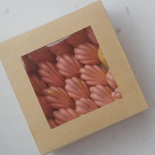 Madeleine Doble Fresa – Caja de regalo con 20 unidades