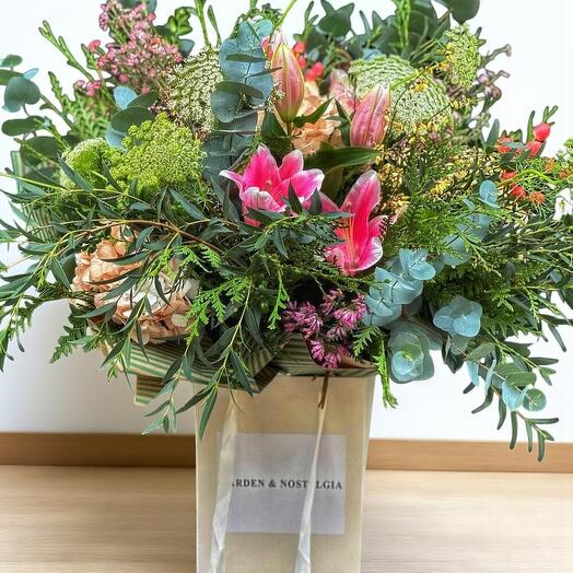 Ramo Funerario con Hortensias y Lilium – Arreglo Floral de Condolencias