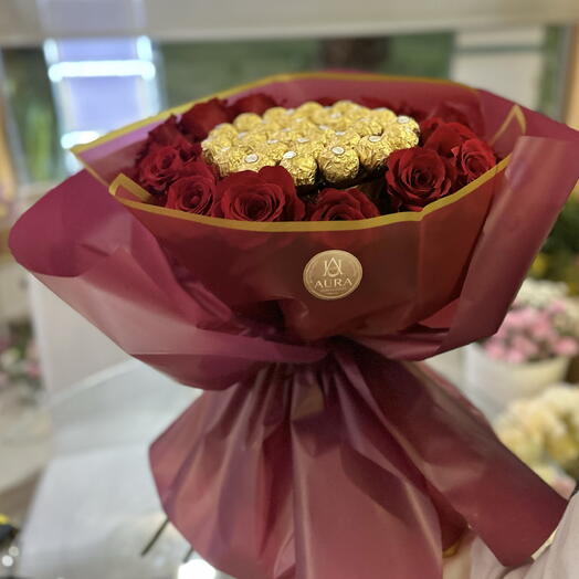 Luxury Bouquet of Roses and Ferrero Rocher