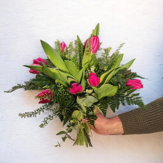 Ramo de 12 Tulipanes Rosas (No incluye jarron)