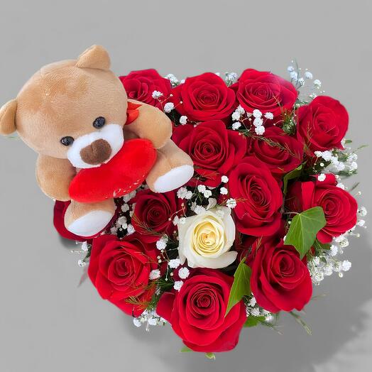 Коробка у формі серця з трояндами