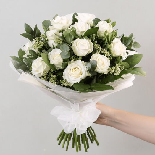 Bouquet of 12 white roses