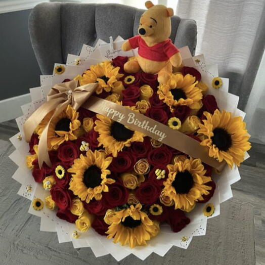 Encanto de girasoles y rosas con peluche winnie the pooh🌻