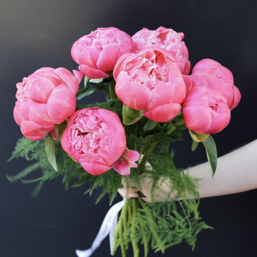 Ramo de 7 Peonias Rosa ARAIK GALSTYAN