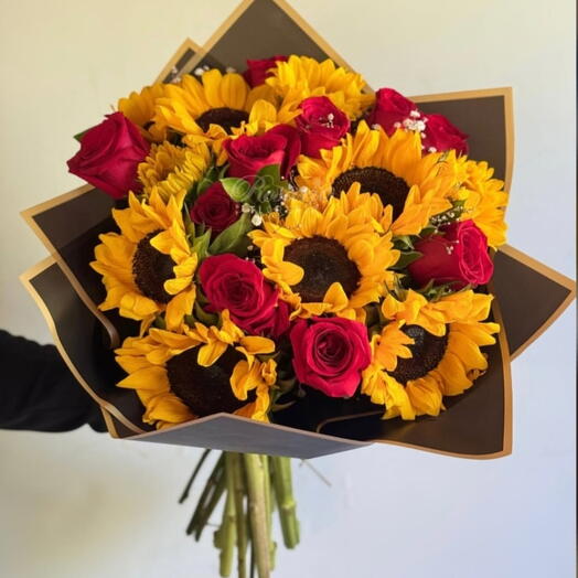 Ramo rosas y girasoles