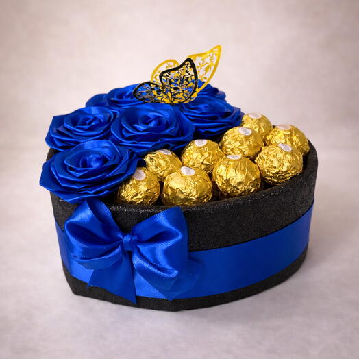 Regalo perfecto para hombres – caja corazon con rosas azules y Ferrero Rocher