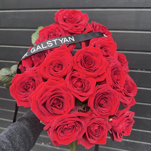 Bouquet of 17 red roses