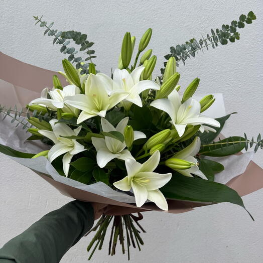 Pure Lilies - entrega para San Valentín desde 85 €. Añade chocolates de lujo, vela y tarjeta a tu regalo para alcanzar el mínimo