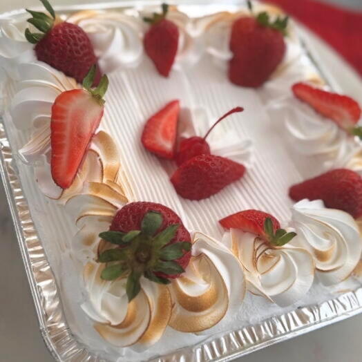 Tres Leches Artesanal con Merengue Flameado (Cuadrado 9x9 pulgadas)