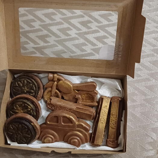 Set de Chocolates Artesanales Personalizados "Vehiculos y Felicidades" – Regalo de Cumpleanos Original