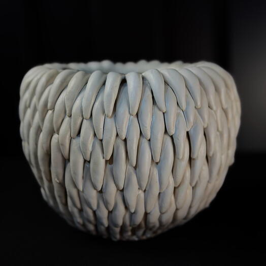 Maceta ceramica garras blanca mate