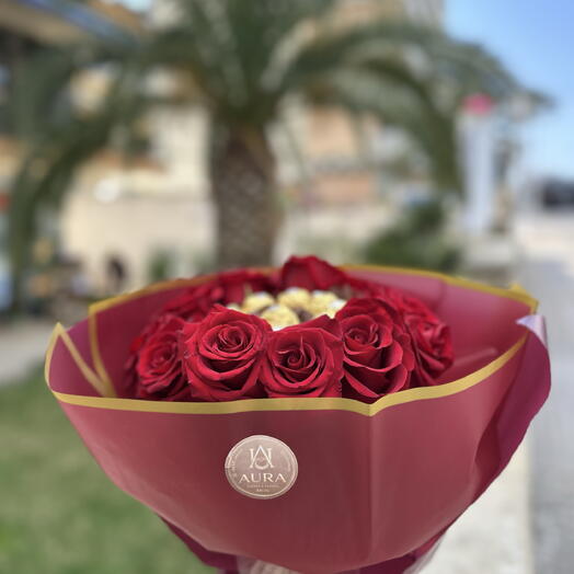 Bouquet of 11 Red Roses with 9 Ferrero Rocher – AURA