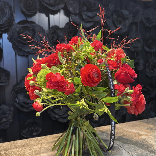 Ramo de tonos rojos