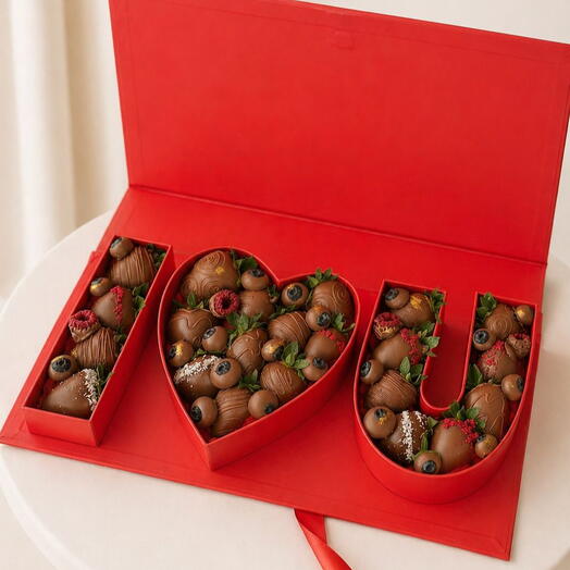 Коробка Я люблю тебя с клубникой в шоколаде