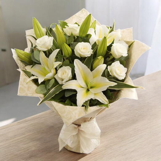 Ramo de liliums y rosas