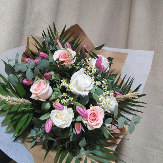 Bouquet rosas y tulipanes