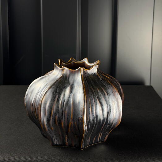 Jarron d18 capsula ceramica marron metal de ARAIK GALSTYAN