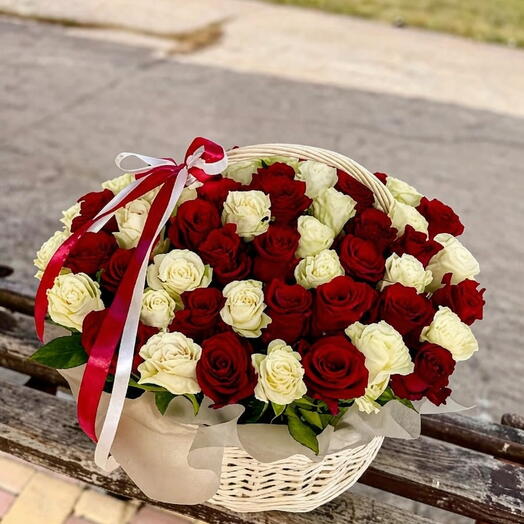 Beautiful basket of roses
