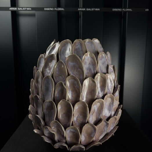 Керамічна ваза
Пелюстки бузку